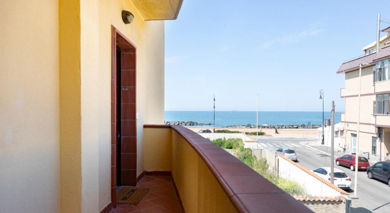 Apartamento Waterfront House Fiumicino Exterior foto